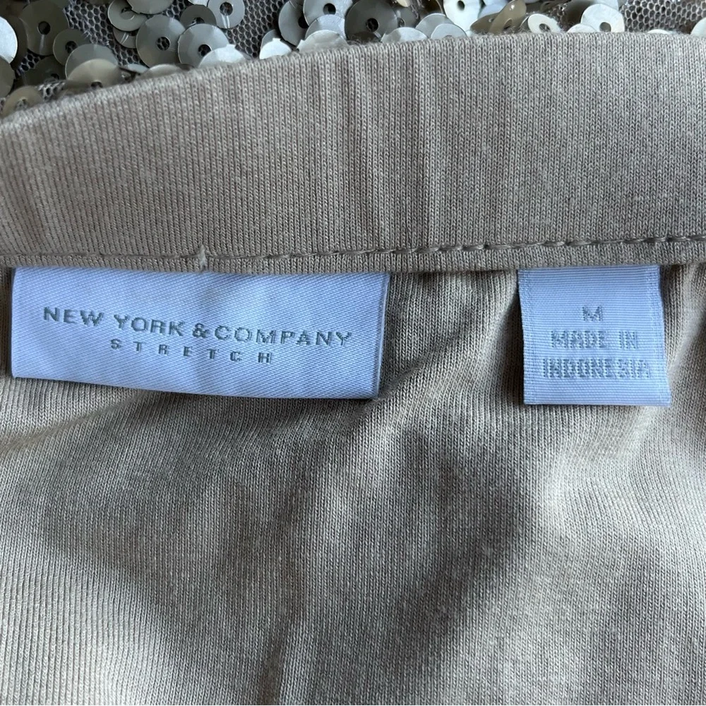 •New York & Company• Gold Sequined Skirt - Size Medium - Picture 2 of 7